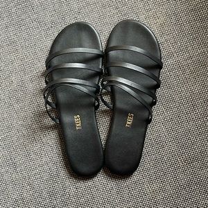 Brand New! Tkees leather sandals